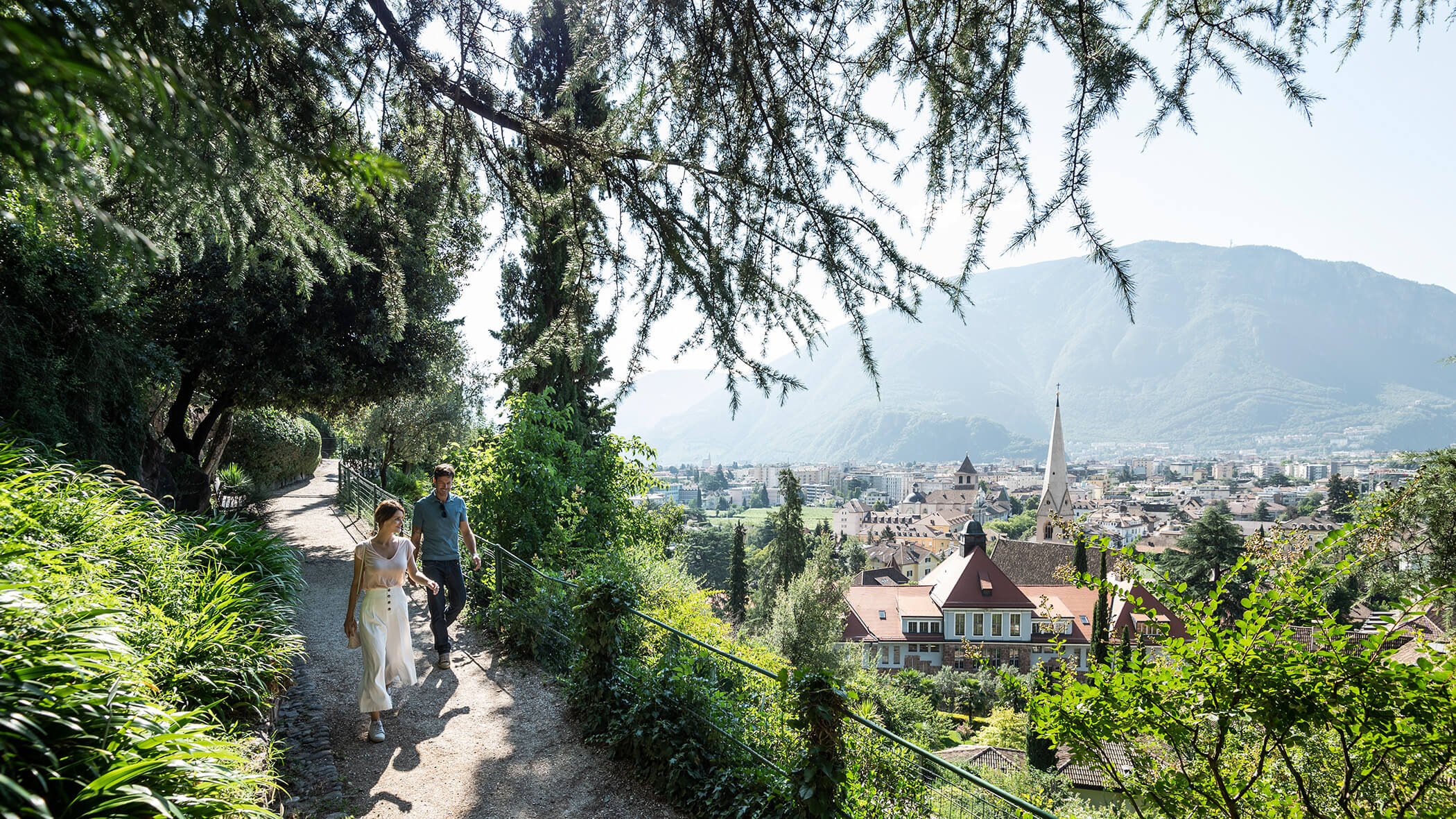 Promenade mit Blick auf Bozen Promenade mit Blick auf Bozen