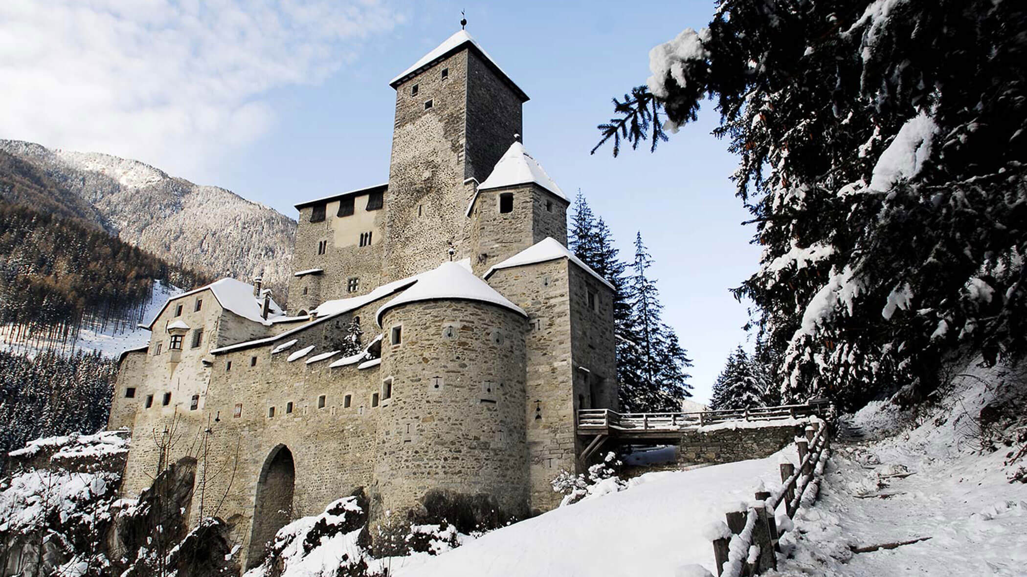 Burg Taufers im Winter